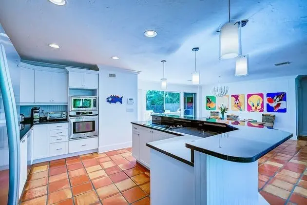 Ev (Ocean Beach Gleason Home)