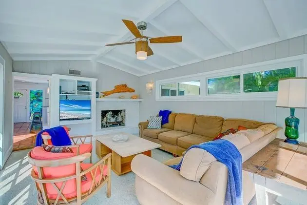 Ev (Ocean Beach Gleason Home)