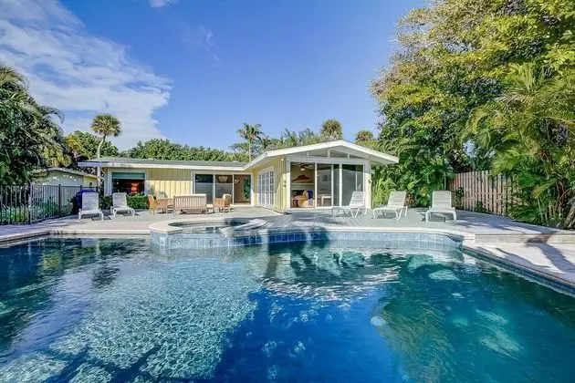 Ev (Ocean Beach Gleason Home)