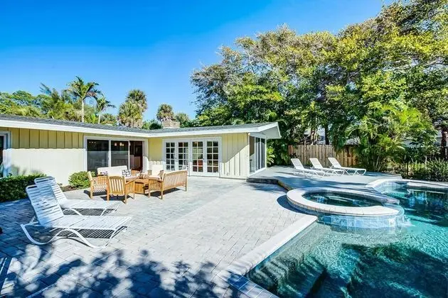 Ev (Ocean Beach Gleason Home)