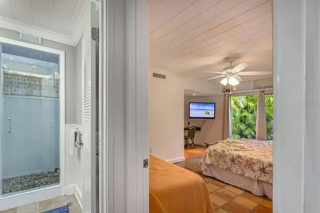 Ev (Ocean Beach Gleason Home)