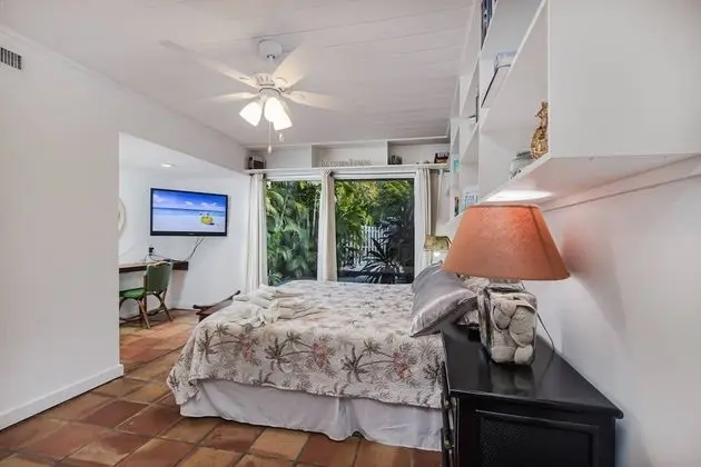 Ev (Ocean Beach Gleason Home)