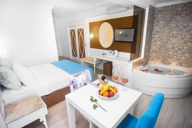 Deluxe Custom Room Jacuzzi Room