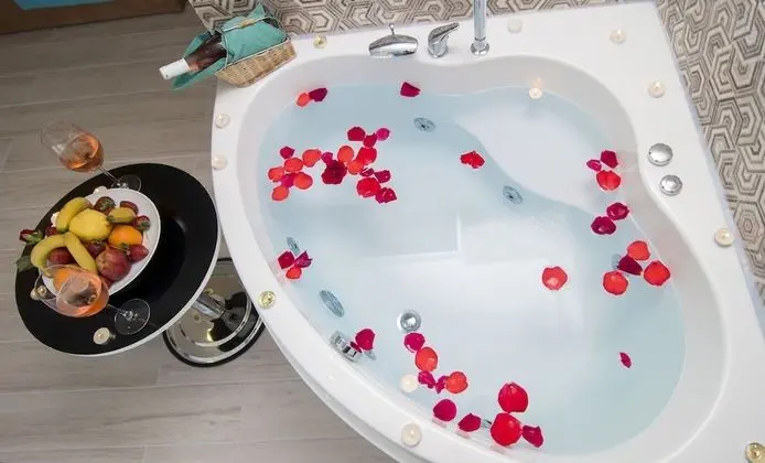 Deluxe Custom Room Jacuzzi Room