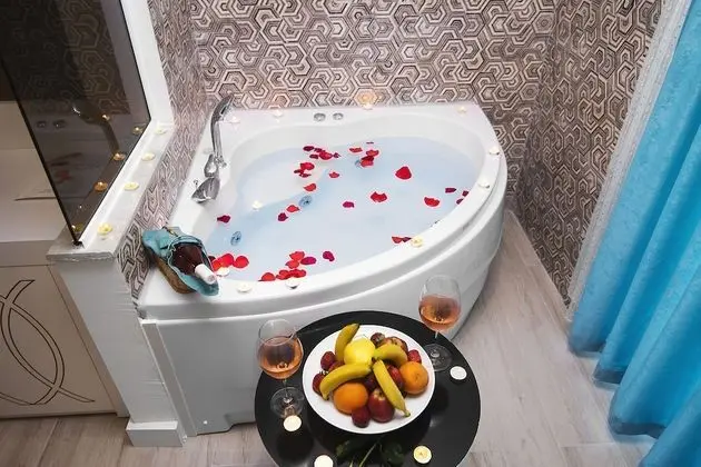 Deluxe Custom Room Jacuzzi Room