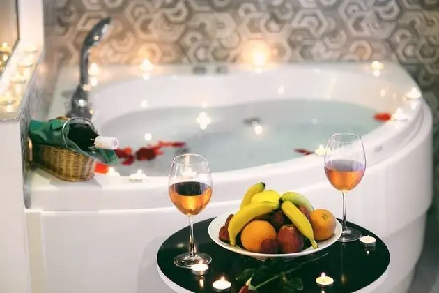 Deluxe Custom Room Jacuzzi Room
