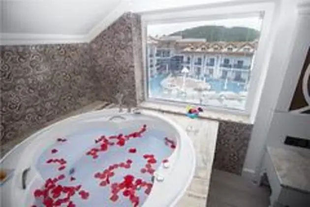 Deluxe Jakuzili Balayı Odası