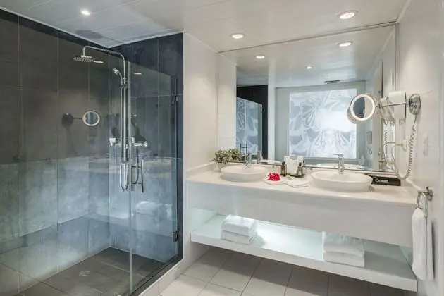 Honeymoon Suite