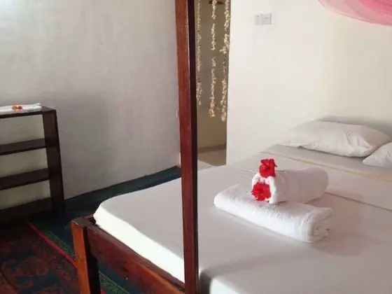 Deluxe Tek Büyük Yataklı Oda, Birden Çok Yatak, Kısmi Deniz Manzarası, Bahçeli