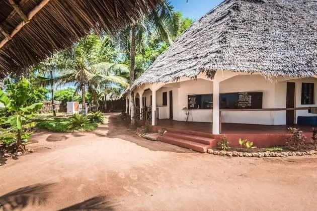 Deluxe Tek Büyük Yataklı Oda, Birden Çok Yatak, Kısmi Deniz Manzarası, Bahçeli