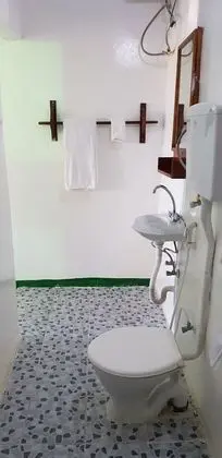 Deluxe Tek Büyük Yataklı Oda, Birden Çok Yatak, Kısmi Deniz Manzarası, Bahçeli