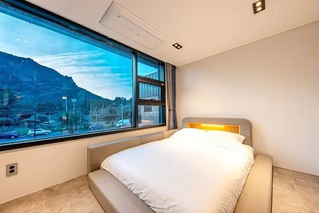 Luxury Villa (Reserve for warm pool use after the booking, early sold-out expected)
