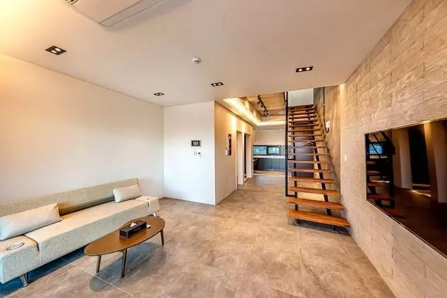 Luxury Villa (Reserve for warm pool use after the booking, early sold-out expected)
