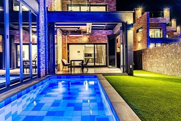Luxury Villa (Reserve for warm pool use after the booking, early sold-out expected)