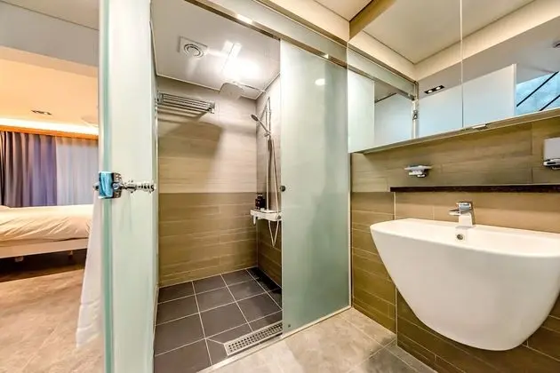 Luxury Villa (Reserve for warm pool use after the booking, early sold-out expected)