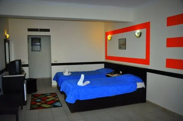Senior Tek Büyük Yataklı Oda, Havuz Manzaralı
