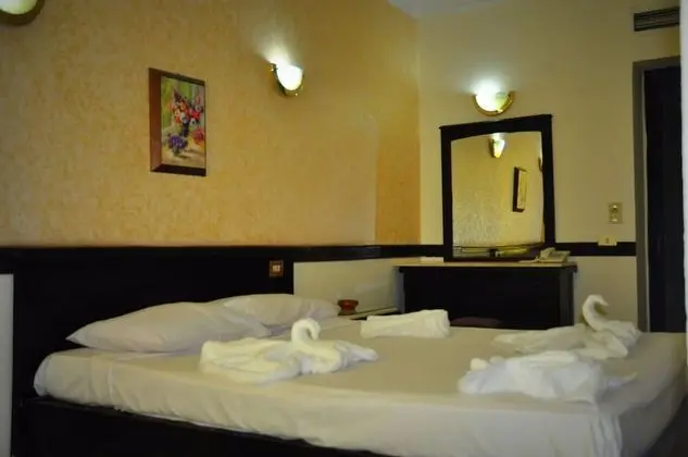 Senior Tek Büyük Yataklı Oda, Havuz Manzaralı