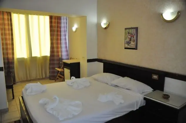 Senior Tek Kişilik Oda, Havuz Manzaralı