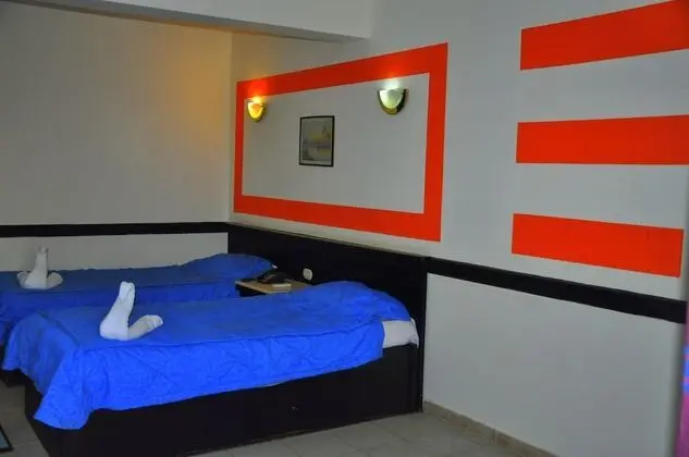 Senior Tek Kişilik Oda, Havuz Manzaralı