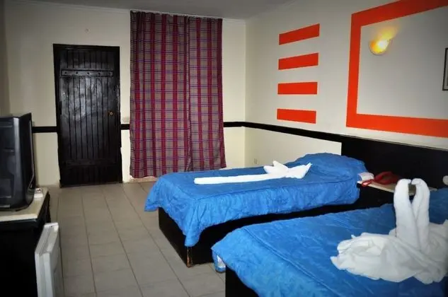 Senior Tek Kişilik Oda, Havuz Manzaralı