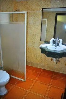 Senior Üç Kişilik Oda, Havuz Manzaralı