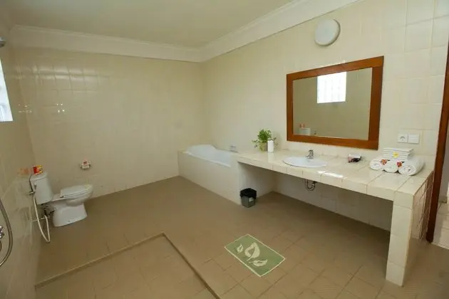 Deluxe Lower Double Villa Room with Bath