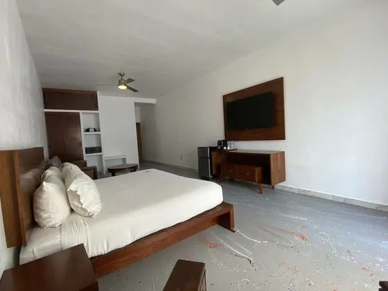 Suite Partial Ocean View King