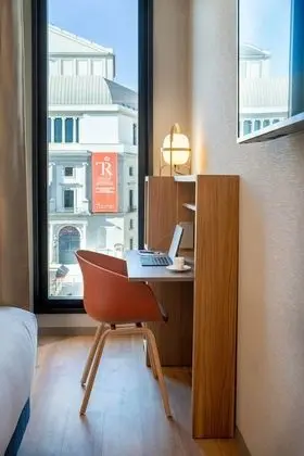 Deluxe Double Plaza View