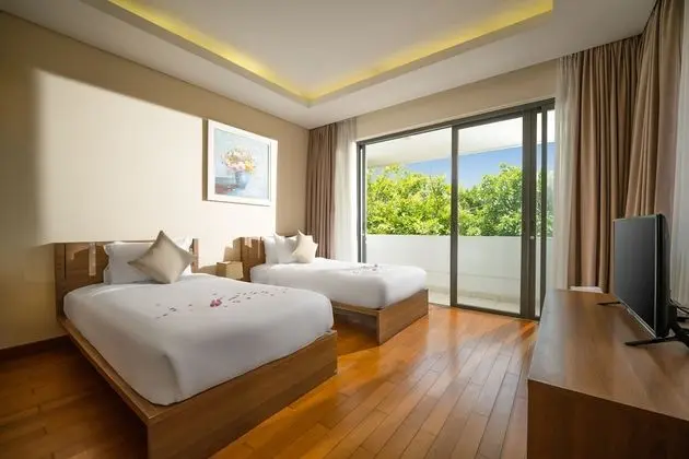 3BR Ocean Villa Close to the beach