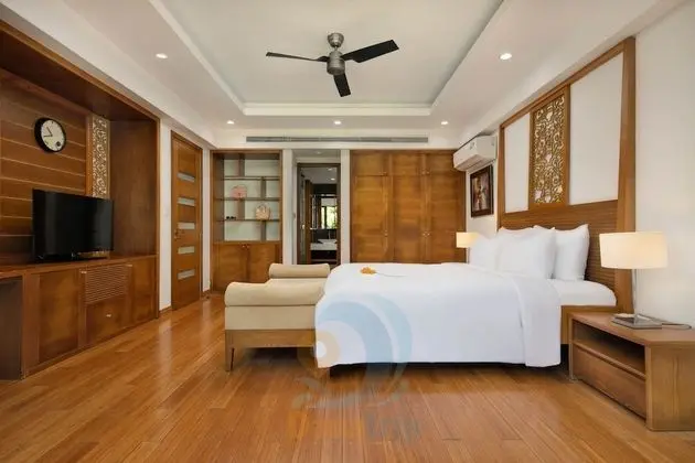 Deluxe 4BR L-shape pool villa