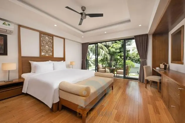 Deluxe 4BR L-shape pool villa