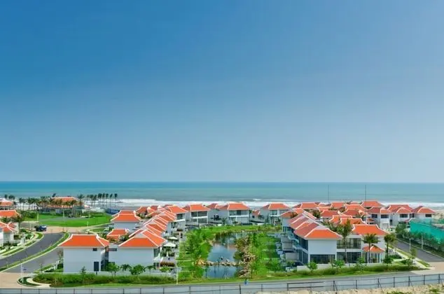 Deluxe 4BR L-shape pool villa
