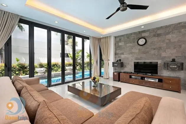 Deluxe 4BR L-shape pool villa