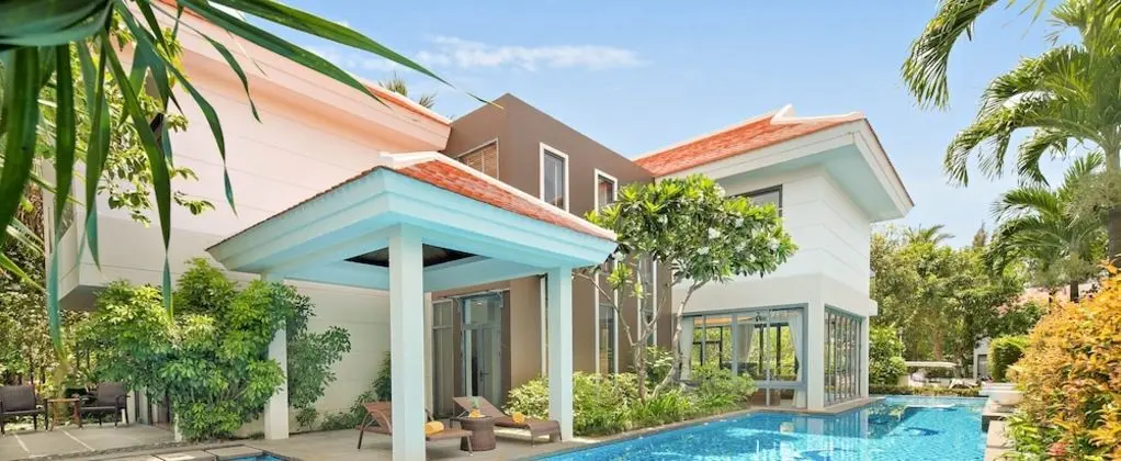 Deluxe 4BR L-shape pool villa