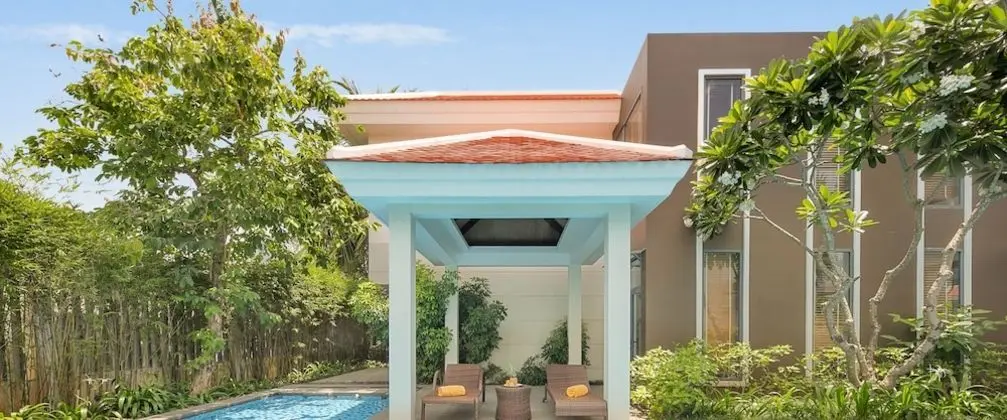 Deluxe 4BR L-shape pool villa
