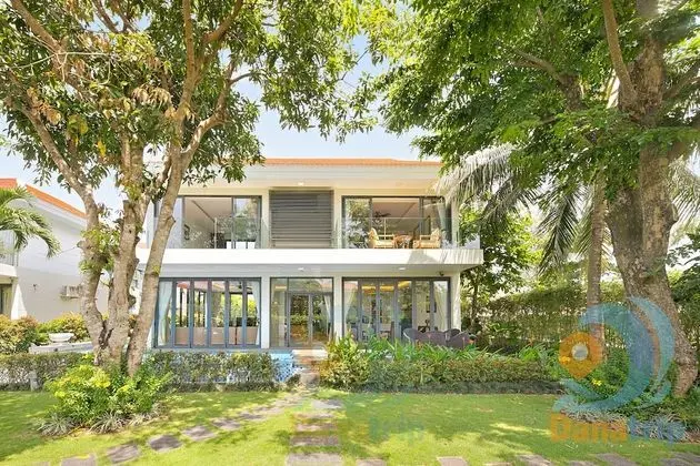 Deluxe 4BR L-shape pool villa