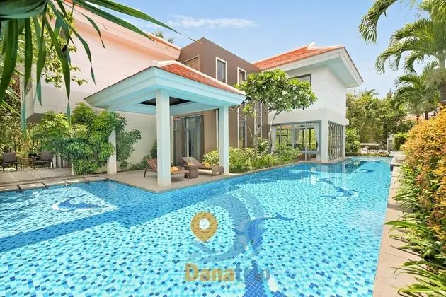 Deluxe 4BR L-shape pool villa