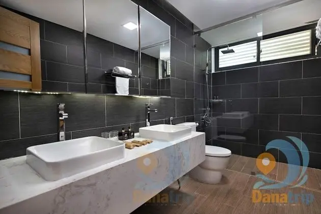 Deluxe 4BR L-shape pool villa