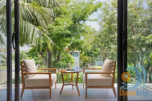 Deluxe 4BR L-shape pool villa