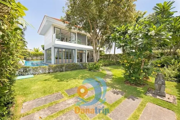 Deluxe 4BR L-shape pool villa