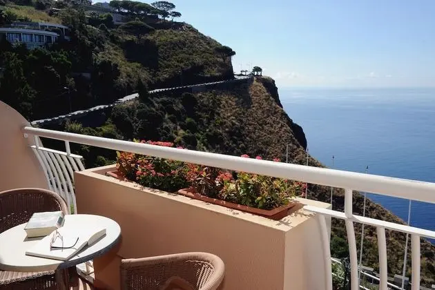 Tek Büyük Yataklı Oda, Balkon, Deniz Manzaralı