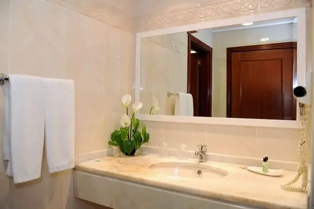 Tek Büyük Yataklı Oda, Balkon, Deniz Manzaralı