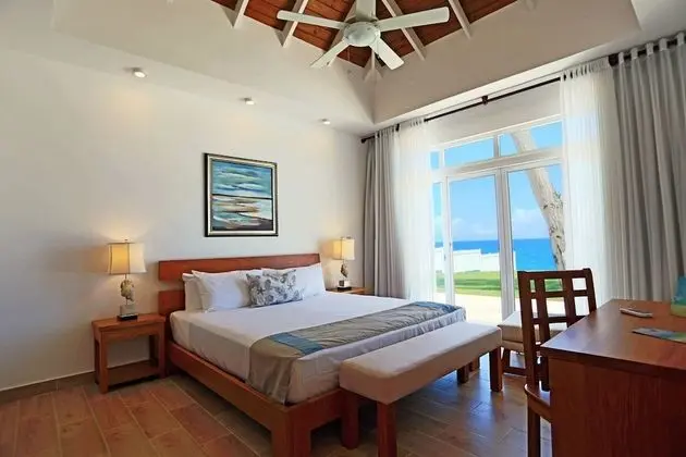3 Bedroom Oceanfront Villa on the 1st row