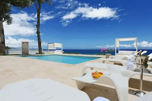 3 Bedroom Oceanfront Villa on the 1st row