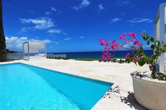 3 Bedroom Oceanfront Villa on the 1st row