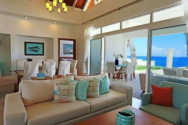 3 Bedroom Oceanfront Villa on the 1st row