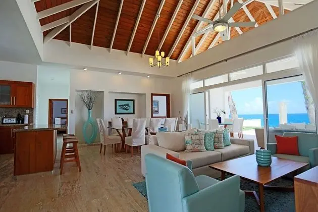 3 Bedroom Oceanfront Villa on the 1st row