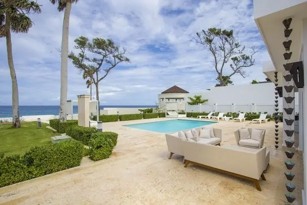 3 Bedroom Oceanfront Villa on the 1st row