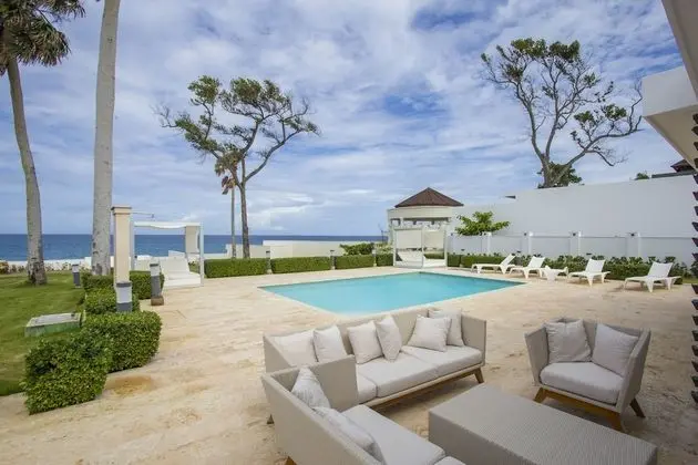 3 Bedroom Oceanfront Villa on the 1st row