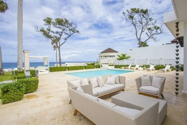 3 Bedroom Oceanfront Villa on the 1st row
